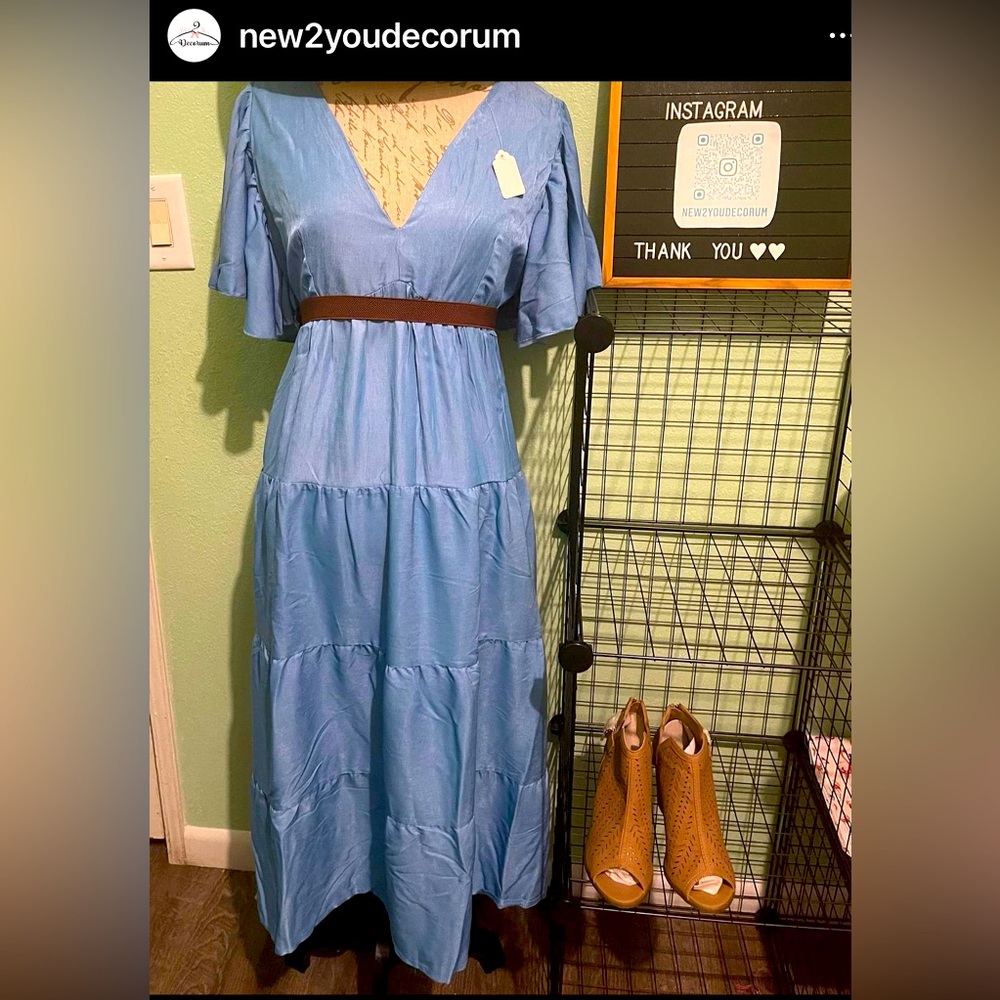 V neck, short sleeves Jean color dress